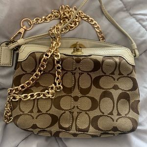 Coach small pocketbook w/leather handle gold chain crossbody